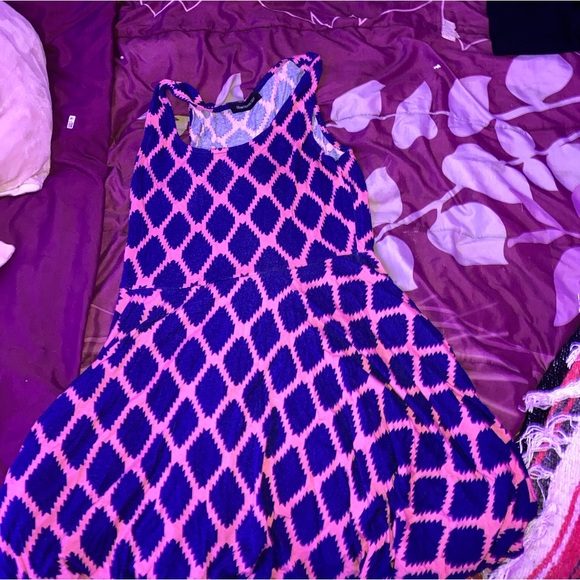 A dress - Picture 1 of 1